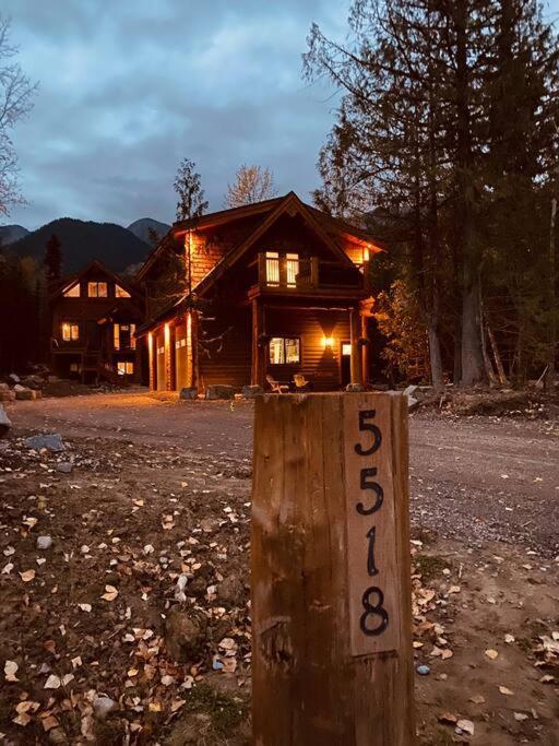 Ski-In Chalet: Private Hot Tub, Bonus Bunk House Fernie Exterior foto