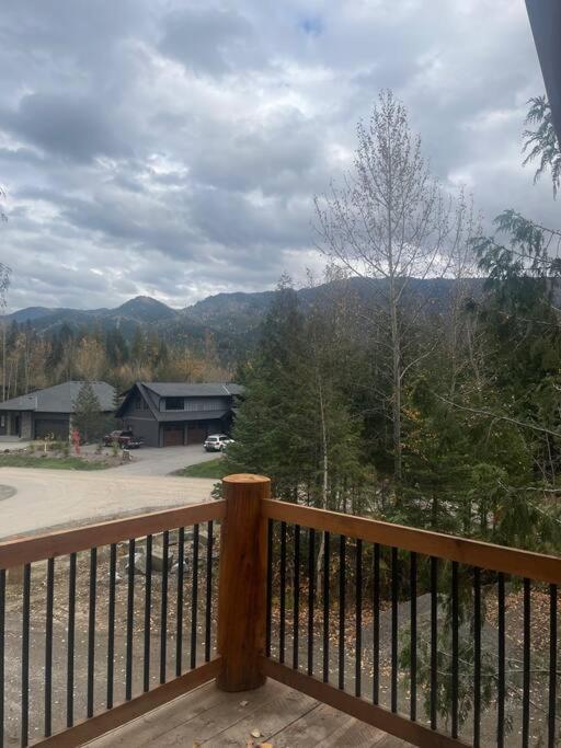 Ski-In Chalet: Private Hot Tub, Bonus Bunk House Fernie Exterior foto